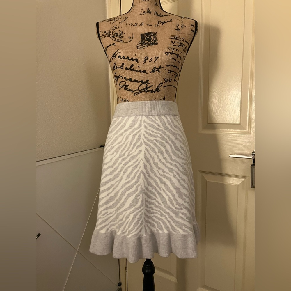 Anthropologie Dolan White and Gray Zebra wool blend knit Skirt ruffle XL